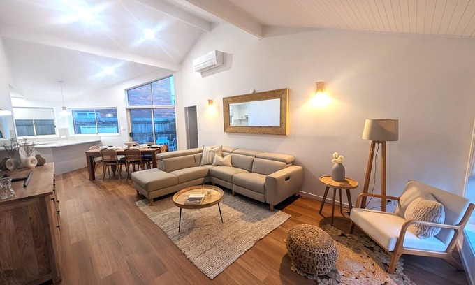 Forster Villa | Villa Salina Forster - 1 Minute walk to the golden sands of One Mile Beach