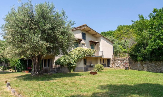 Lisciano Niccone House | Villa San Martino, two houses sharing a fenced pool, San Martino, San Martino