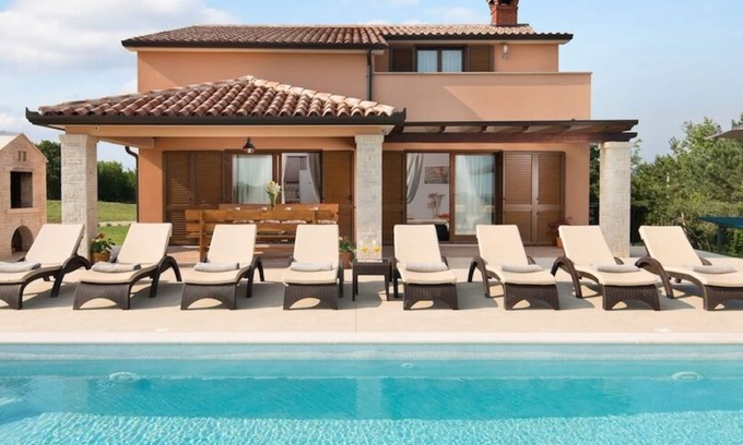 Martinski Villa | Villa San Martino for 8 with private heated pool!