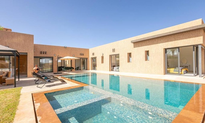 El Aggada Villa | Villa Sanna, élégante avec piscine Chauffée, jeux