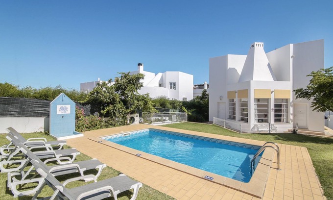 Vale de Carro Villa | Villa "Santo Estevão" with Private Pool, Terrace & Wi-Fi