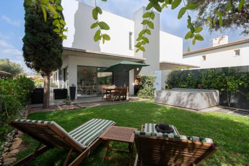 Pedras Pretas House | Villa Sea-Esta by An Island Apart