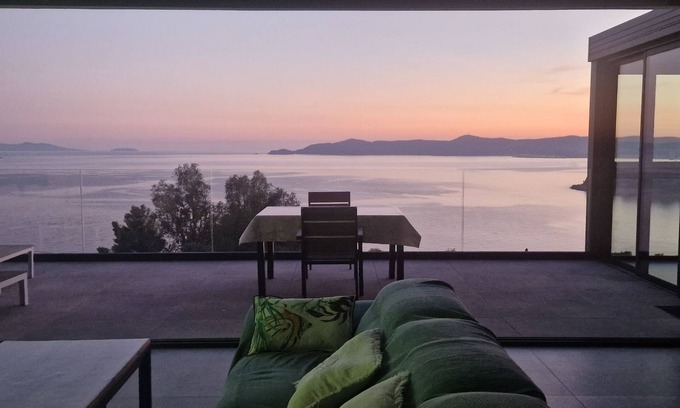 Le Lavandou Villa | Villa sea view 180° heated pool 500 m from the beach