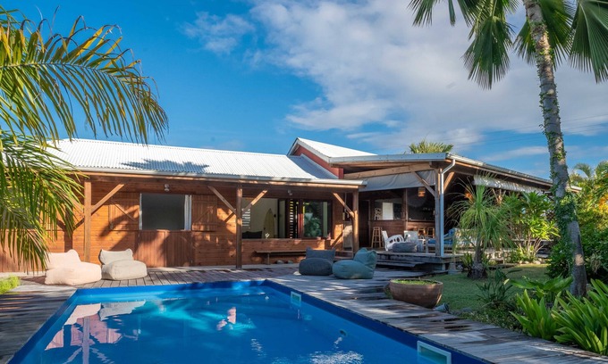 Le Moule Villa | Villa Sereine, 3 bedrooms with pool and wooden deck, near surf spot
