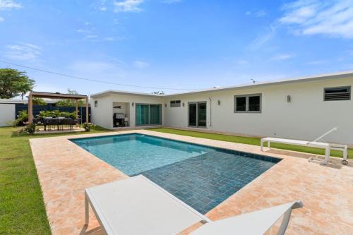 Maleza Baja House | Villa Serena Luxury Home with Private Pool- close to BQN
