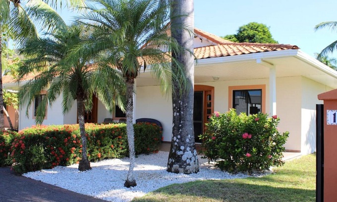 Tambor House | Villa Serenidad large home by ocean, Los Delfines