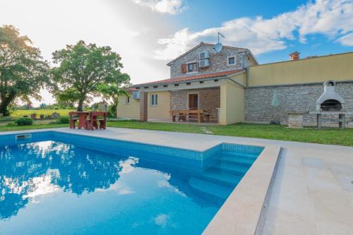 Divsici House | Villa Sergio, a beautiful rustic villa with a huge garden