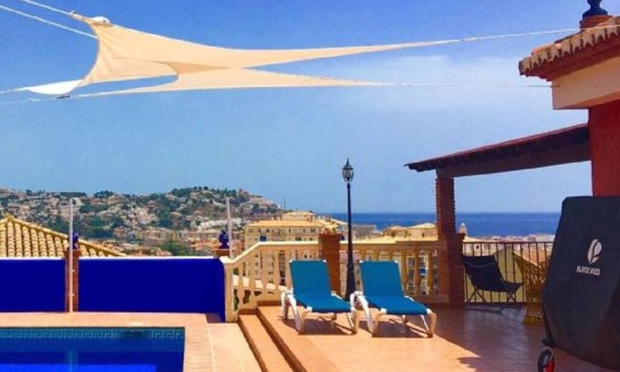 Almunecar Ski Chalet | VILLA SERYMAR: sea views, swimming pool, private parking, games, home cinema, wi-fi
