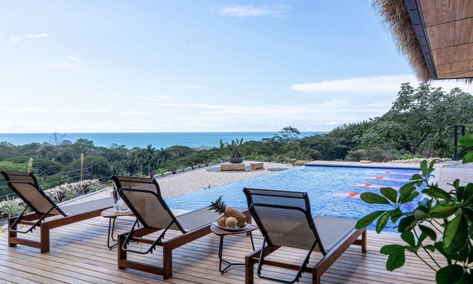 Carmen Villa | Villa Setai Santa Teresa