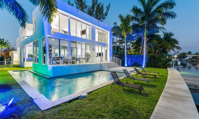 Venetian Islands Villa | Villa Shore - Stunning Modern Villa on the Shores of Biscayne Bay