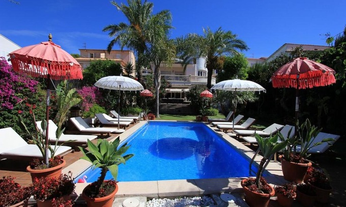 Sitges Villa | Villa Sitges Palm Garden: 5 minutes walking from beach. Amaizing Garden/Outdoor