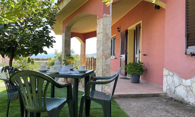 Erula House | Villa-Sleeps4-Parking-Garden-Barbecue