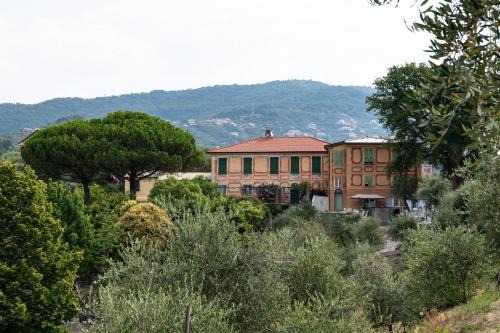 Rezza House | Villa Smeralda - Luxury on the Italian Riviera