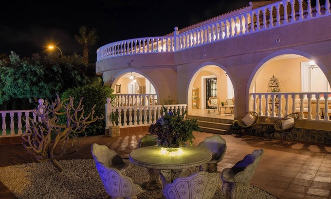 Quesada Villa | Villa Sol y Sombra Sleeps 12, Private Pool, Outdoor Kitchen, Near Town & Beaches