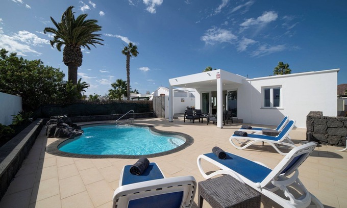 Yaiza Villa | Villa Solace Blanca | Playa Blanca | Stylish Comfort | Prime Location | Heated.