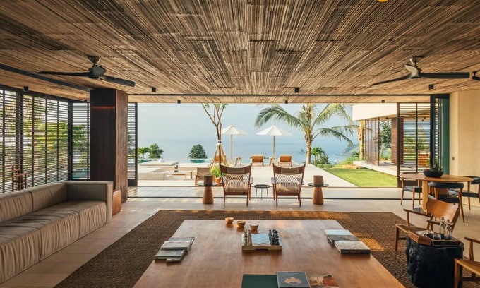 Praya Barat Villa | Villa Solah at Tampah Hills