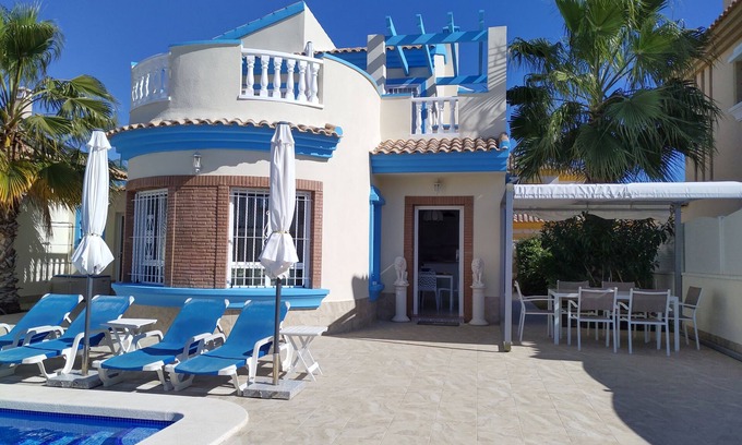 Santiago de la Ribera Villa | Villa south facing-Private heated pool-Beach-English TV-2 King size-Wi-Fi