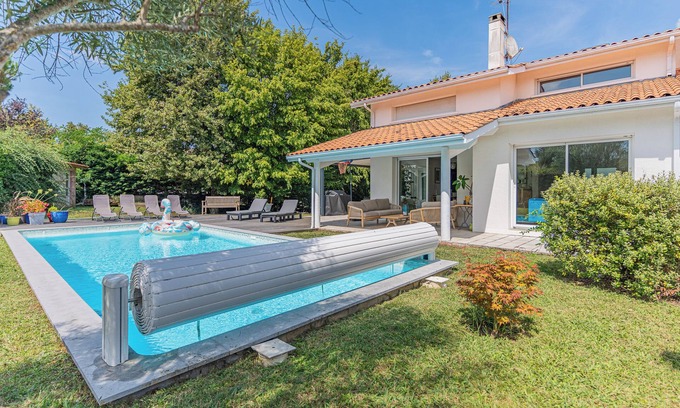 Pompignac Villa | Villa "St Martin" with Private Pool, 2 Private Terraces & Wi-Fi