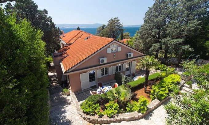 Novi Vinodolski Apartment | Villa Stefi (30m from the sea)