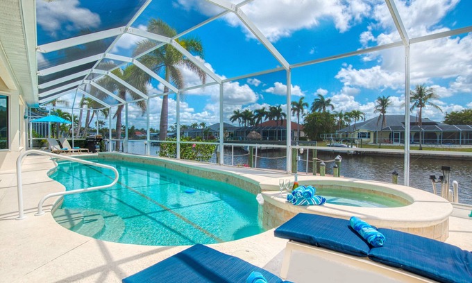Cape Coral Villa | VILLA SUMMERLAND– HEATED POOL & SPA | GULF ACCESS | BOAT RENTAL + TOURS VOUCHER INCL.