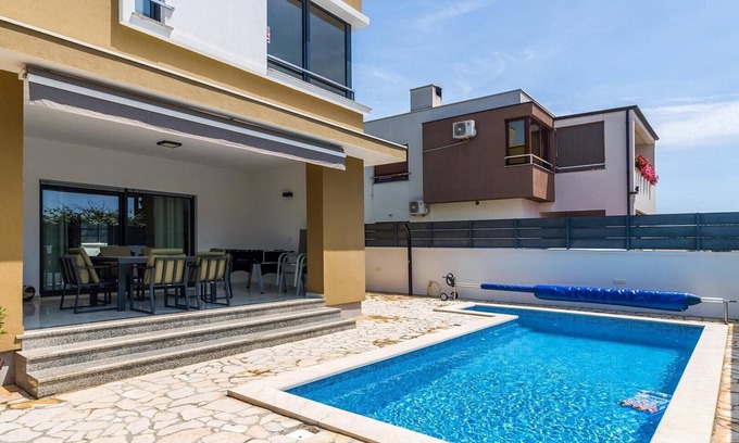 Skatari Villa | Villa Sunce with heated private pool and sauna near Pula