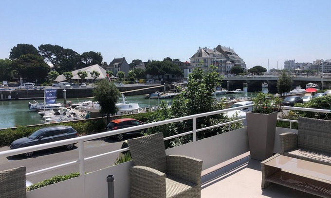 Le Pouliguen Villa | VILLA SUR LE PORT DU POULIGUEN - LA BAULE, REVEILLEZ-VOUS AVEC LES BATEAUX π