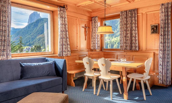 Ortisei Ski Chalet | Villa Suredl