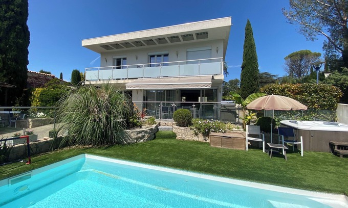 Carnoux-en-Provence House | Villa Swimming pool Jacuzzi Billiards Home Cinema 5 minutes from Cassis and its Calanques
