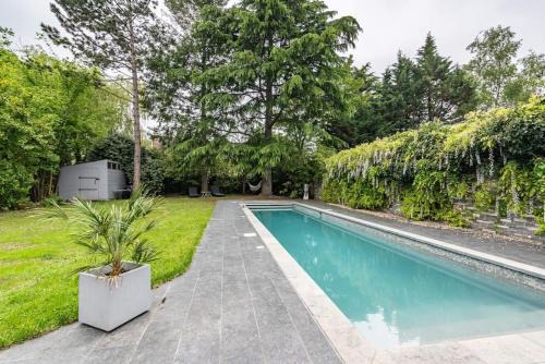 Le Celle-Saint-Cloud Villa | Villa, swimming pool, 5 bedrooms, Versailles