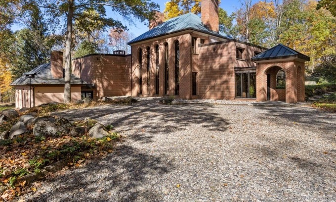 Springtown Villa | Villa Terra - Luxurious Estate 1.5hrs from NYC