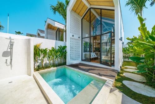 Beraban Villa | Villa Tiny - Romantic A-Shape 1BR Villa Close to Nyanyi Beach