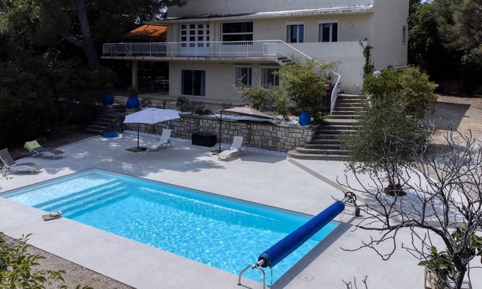La Ciotat Ski Chalet | Villa Tortilla, heated pool, garden, air con