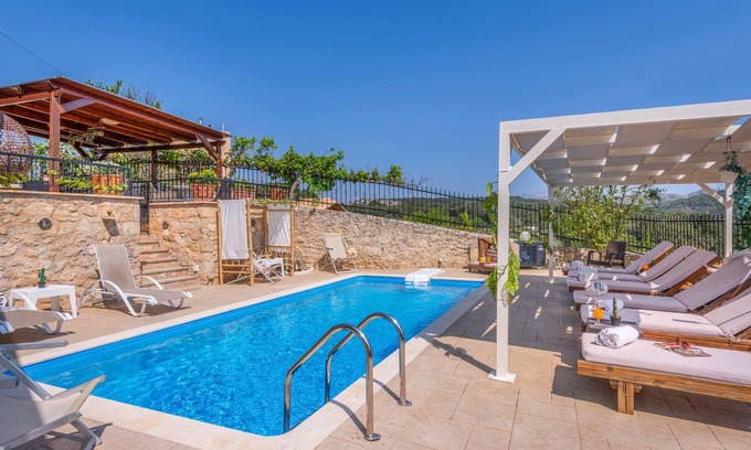 Monopari Villa | Villa Tresor - Six Bedroom Villa, Sleeps 11