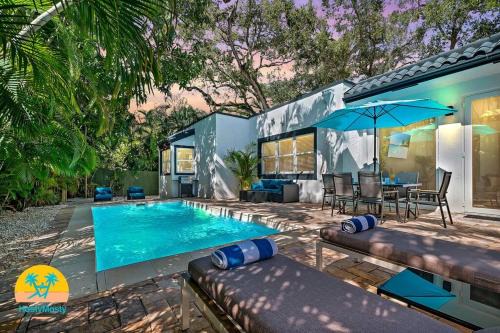 Northeast Coconut Grove House | Villa Tropicale Stunning 4 Bedroom 4 Bath Home with Pool and BBQ