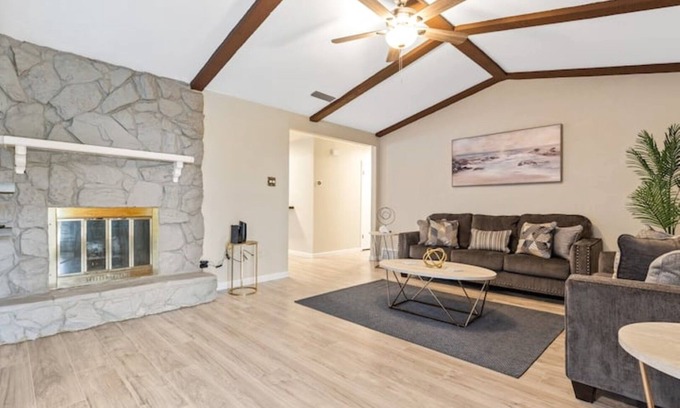 Northeast Carrollton House | Villa Tulum ★ Spacious/Cozy/Covered patio/BBQ