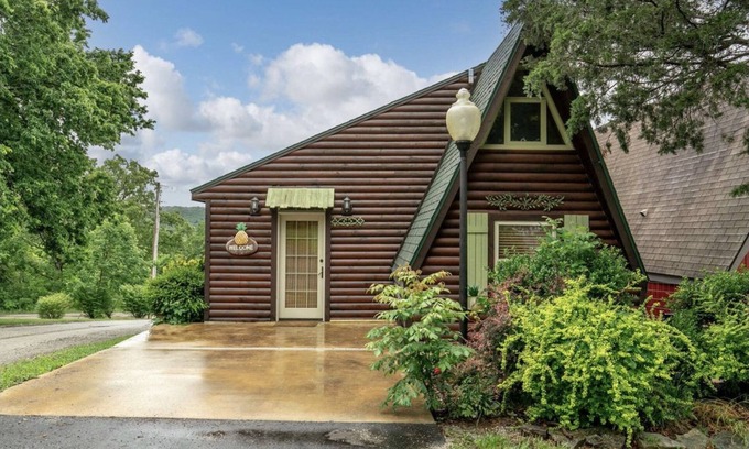Lampe Villa | Villa vacation lake rental near Dogwood Canyon and Kimberling City, MO.