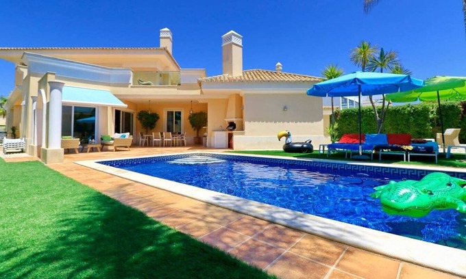Vale do Garrao Villa | Villa Vale Do Lobo 176 - 4 Bedroom villa - Great pool area - WiFi and Air conditioning