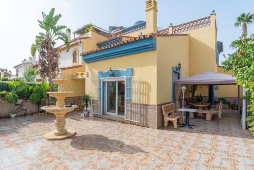 Torremolinos Villa | Villa Valentina - Renovated on Los Alamos Beach