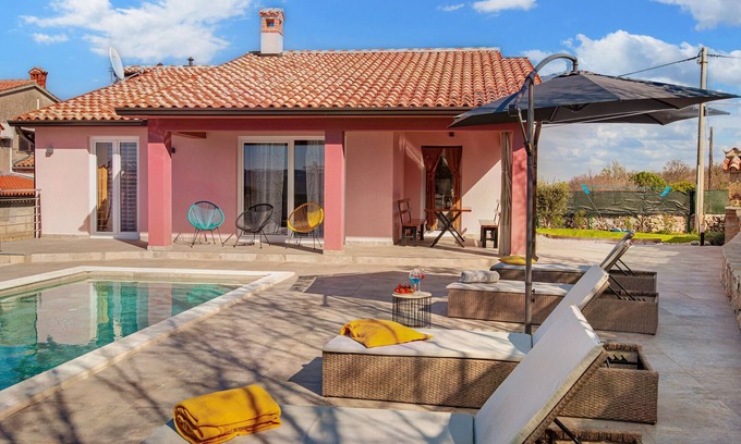 Kunj Ski Chalet | Villa Valeo eine Neubauvilla mit privatem Pool