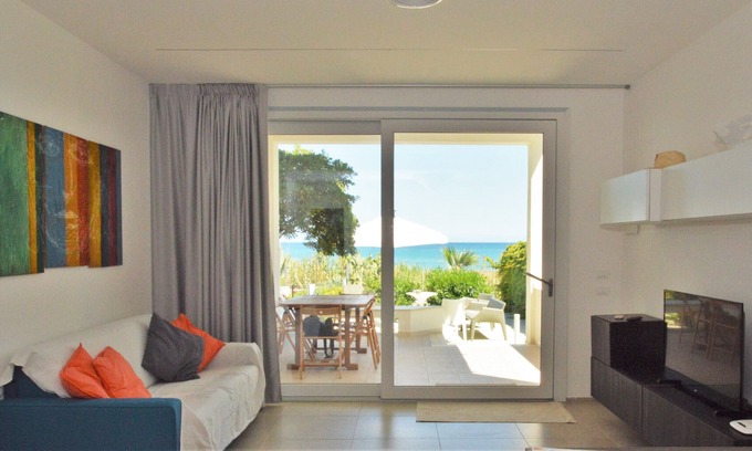 Alcamo Marina Ski Chalet | Villa Venus with direct access to the beach