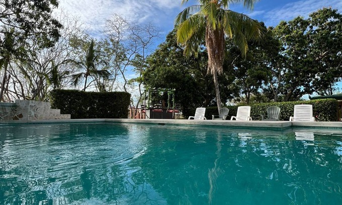 Chomes Villa | Villa Verde Un Lugar Perfecto Para Relajarse Cerca de Playas, Cataratas