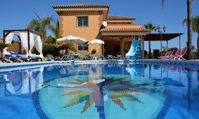 Alhaurin de la Torre Villa | Villa Vereda del Palmar, BBQ, Wifi, private heat pool; for free October