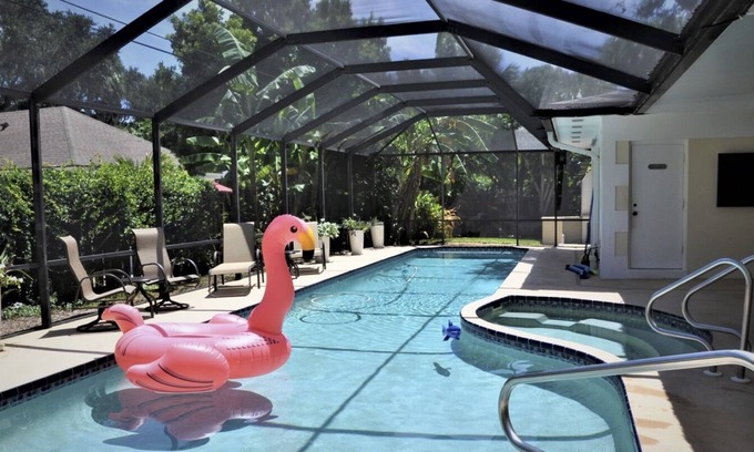 Central Beach Villa | Villa Vero- Central Beach, 5 bed/6 bath with pool!