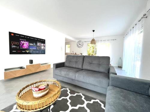 Roquebrune-Cap-Martin Villa | Villa Victoria #8 persons #3 Bedrooms #Terrace # garage Beach - Calm and Clim