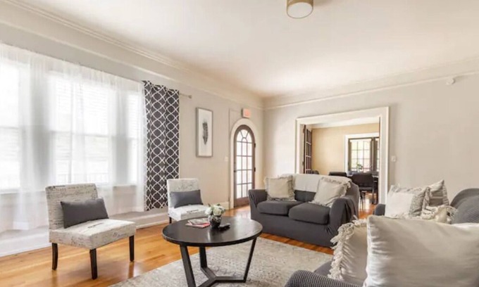 Spartanburg House | Villa Victoria|Main Street|DWTN|Family-friendly