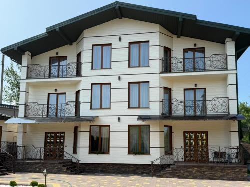 Yasinya Villa | Villa Viktoria