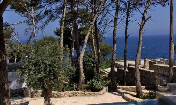Castro Marina Villa | Villa vith private pool facing the sea