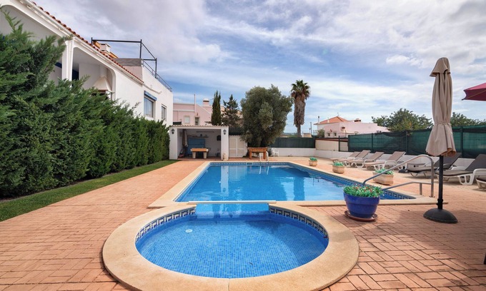 Barrocal Villa | Villa 'Vivenda Luz E Lúdica' with Private Pool, Wi-Fi and Air Conditioning