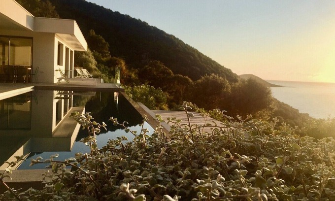 Calcatoggio Villa | Villa vue Mer- Piscine à Débordement