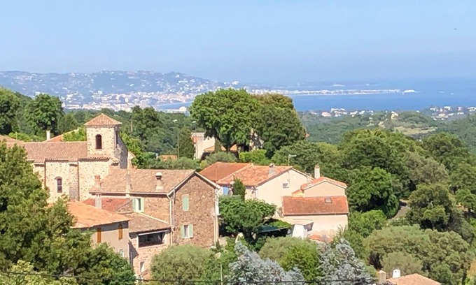 Les Adrets-de-l'Esterel Villa | Villa with large terrace overlooking the bay of Cannes and the Esterel mountains